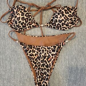 Chic Leopard Print Bikini Set